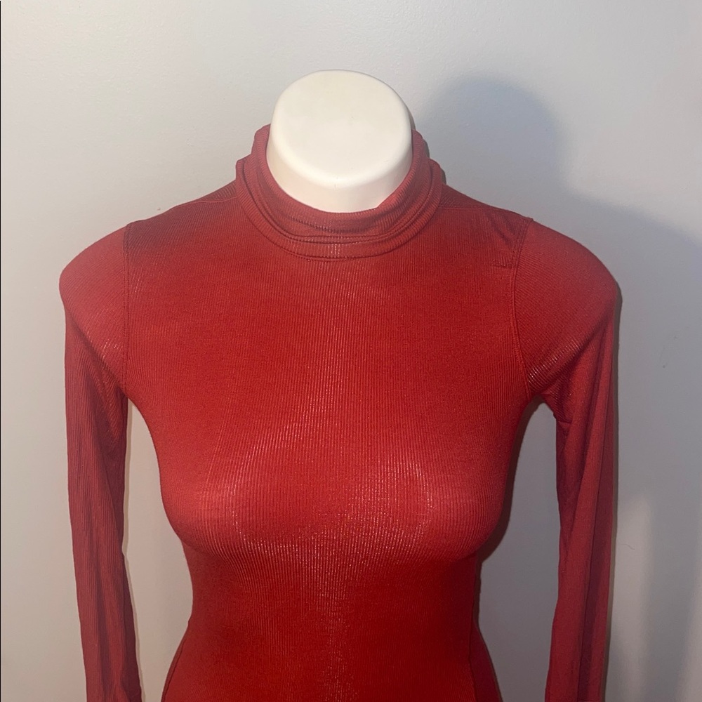 Lululemon Full Day Ahead Turtleneck in the color Magma. W3CWPS - Picture 3 of 10